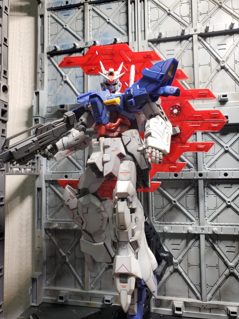 頭部緑線やバーニアの赤、サイコプレート黄色部などはリアルタッチマーカで塗ってみました。ウェザリングするなら、許容範囲でした。