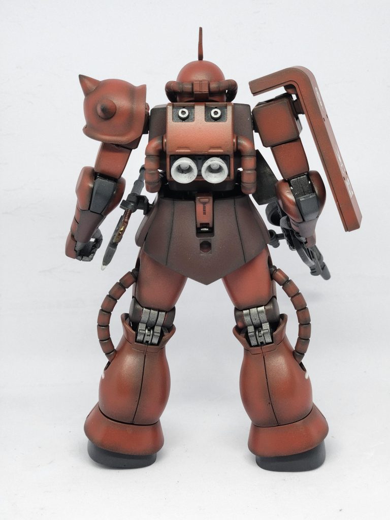 後ろ。写真だとバーニアが変に映ります。が、このふくらはぎの縦ライン…好きです。ここを見る度、ザク~ってなります🙂