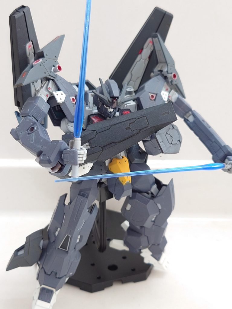 自分を省みずパーメットスコアを上げ、ドミニコス隊を圧倒するエランだったがスレッタのキャリバーンがスコア10を発動