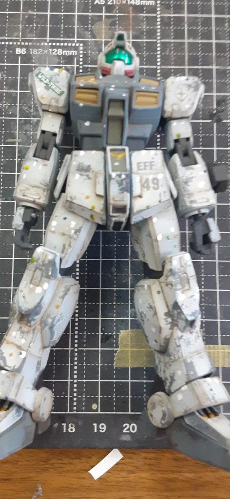 ドッティングは油絵の具(ネットで12色1,000円位だったかな?)で白、黄色、緑、青、などを乗せていき、エナメル溶剤の筆で馴染ませていくと面の色調が様々な変化を見せてくれ味わい深くなった気がします。