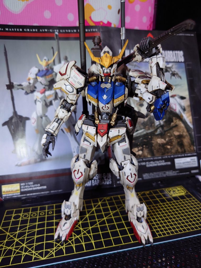 個人的にも好きな機体トップ5に入りますバルバトスさんです!火星での土埃をイメージして汚しました。ウェザリング前は綺麗な艶消しだったので汚すのをだいぶ躊躇いましたが、結局汚しました(笑)