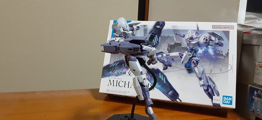 こういうアクロバティックなポージングが似合う機体。私基本太かったりゴツゴツした足が好きですが、これは細いのがベスト