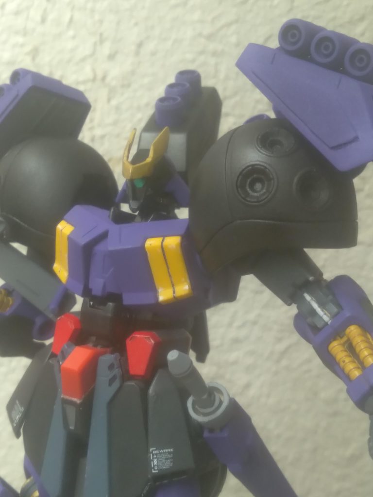 It's setting is this:The last mobile suit made using psycoframe from Zeon. This makes it an incredibly powerful mobile suit. Its equipped with a beam machine gun for its ranged weaponry. It also has a powerful beam sword stored on the side skirts.