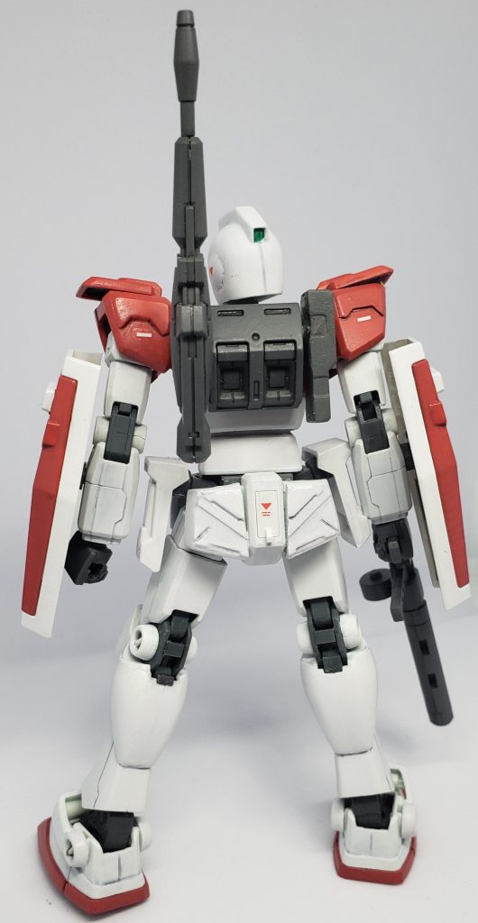 バックパックはハインドリーシュトルムのものをちょいといじって装着。モロッコ戦線使用とシルエットが被った気もするけど、自分がカッコいいと思ったんなら良いんです。サーベルラックをぶった切って、外付けのバッテリー的なものを付けました。装備と装甲を強化しても高い出力と運動性を実現できるよ!