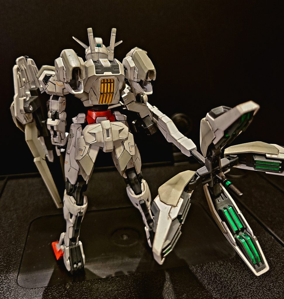 バックはこんな感じ。つや消し拭いて、ウェザリングカラーでエッジを擦っています。