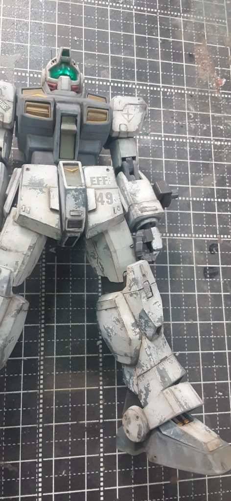 今回事前に初めてAFVを製作し、そのウェザリングのノウハウを活かしてみようと、塗装表現に力を入れました。ケープ剥がしは剥がれすぎたり、剥がれてくれなかったり、まだ塩梅がつかめず難しかったですが、よい勉強になりました。