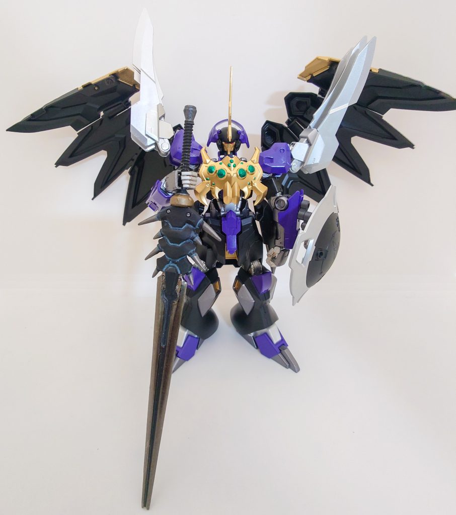 正面背面の翼と胸の装飾にこだわりました!