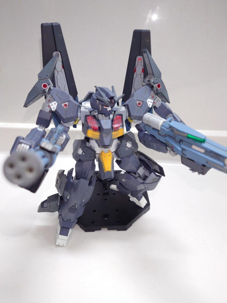 腕が4本なので片側で両手持ちできます!高出力ビームを安定して発射可能!!