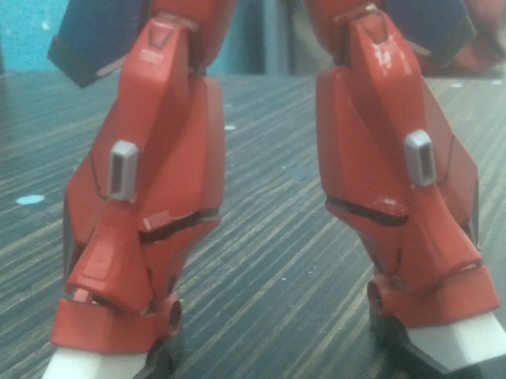 The knee thrusters also give it more control during dodging maneuvers