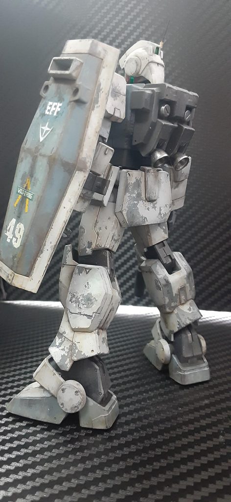 脚部の塗装はがしは派手めに行いました。