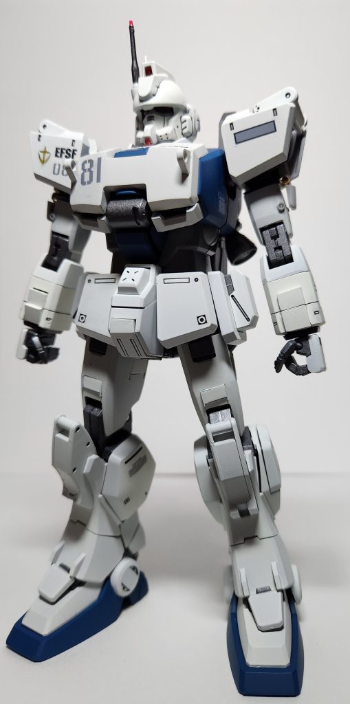 ハッチを閉じた状態。とはいえ、キッチリ閉まりません！気力が尽き果て、足のハッチは開閉式は一部で、ほぼ差し込み式になりました。