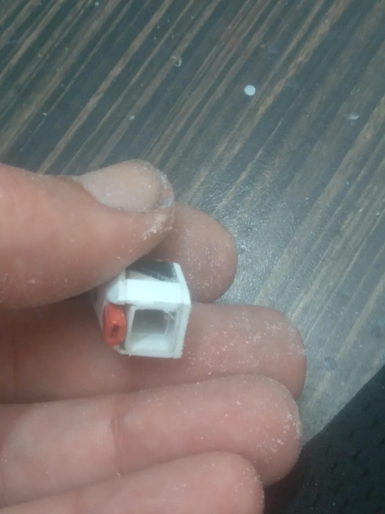 The forearm armor will retain the beam saber handle to operate like the tonfa of the unicorn series