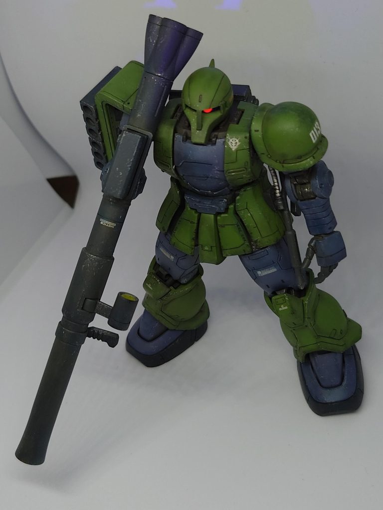 スジ彫り、合わせ目消しを行っています またモノアイはブラックライトで光ります デカ一ルは控えめです✨