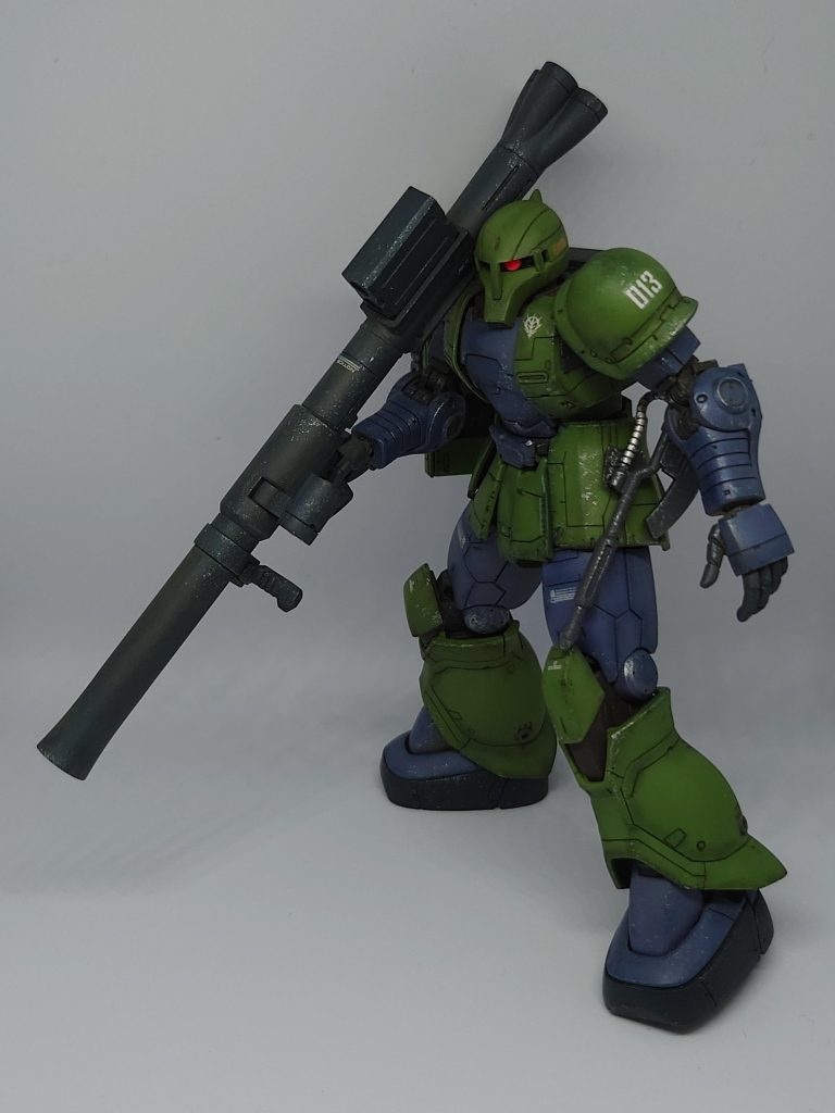 ザクⅠは宇宙空間や、地上でも使われていたという解釈でよいのでしょうか、間違っていたらすいません、思うままに汚してみました😔もう少しダメージを与えてもよかったかなと思います😕