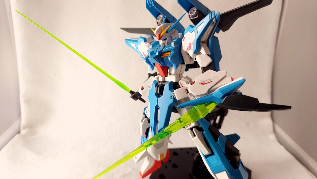 カラーレシピ<ラッカースプレー>本体等ホワイト部:タミヤ マットホワイト本体等ライトブルー部:タミヤ ライトブルー本体オレンジ部:タミヤ ブライトオレンジ本体イエロー部:タミヤ クロームイエロー本体グレー部:クレオス ファントムグレー<エナメル塗料>本体バーニア部:4アーティストマーカーゴールド、タミヤ ゴールド<アクリル塗料>本体ライトグレー部:クレオス 灰色9号