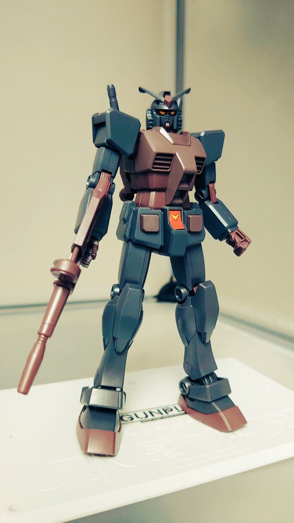 今のガンプラって素組みでただ作るだけでもカッコいい！ってちょっと感動してたwww