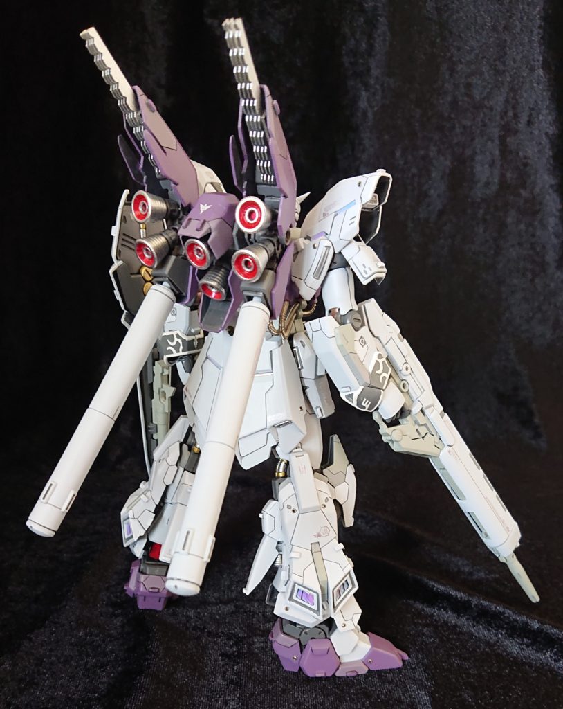 部分的に寂しさがあるバックパックには、長めのシイタケを突っ込み😤