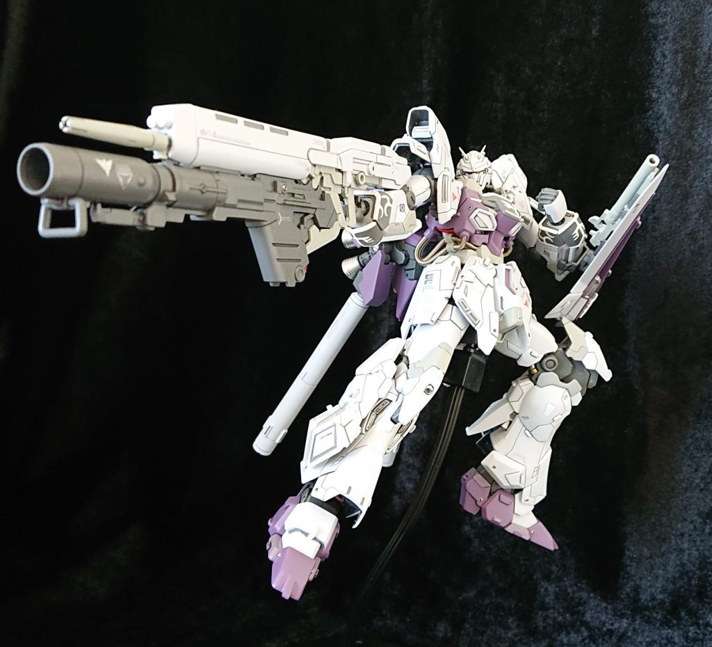 ゾルダン様と言えば。「撃っちゃうんだなぁこれが!」さらに、「避けるなよ、コロニーに穴が空いちまうだろうが…」と無責任極まりない😢サイコパスネでもって、「俺に当てたら、全員、ドッカーンと終わり!」😒ヒキョウナセオイモノネ