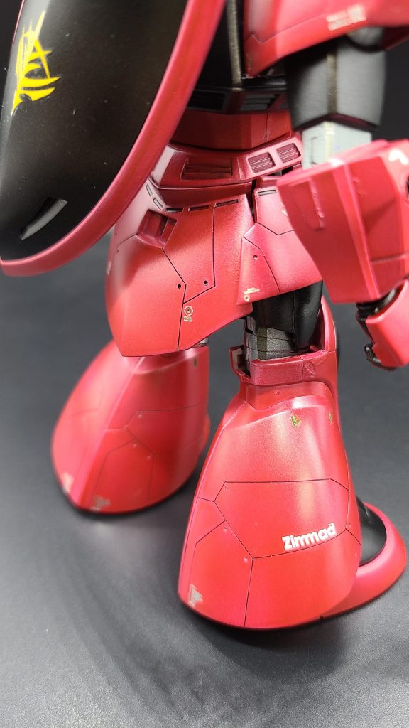 今回のポイントは脚部、腰部のスジボリです！かなりツルンとして寂しかったのでMGに若干寄せつつ追加してます(^^)