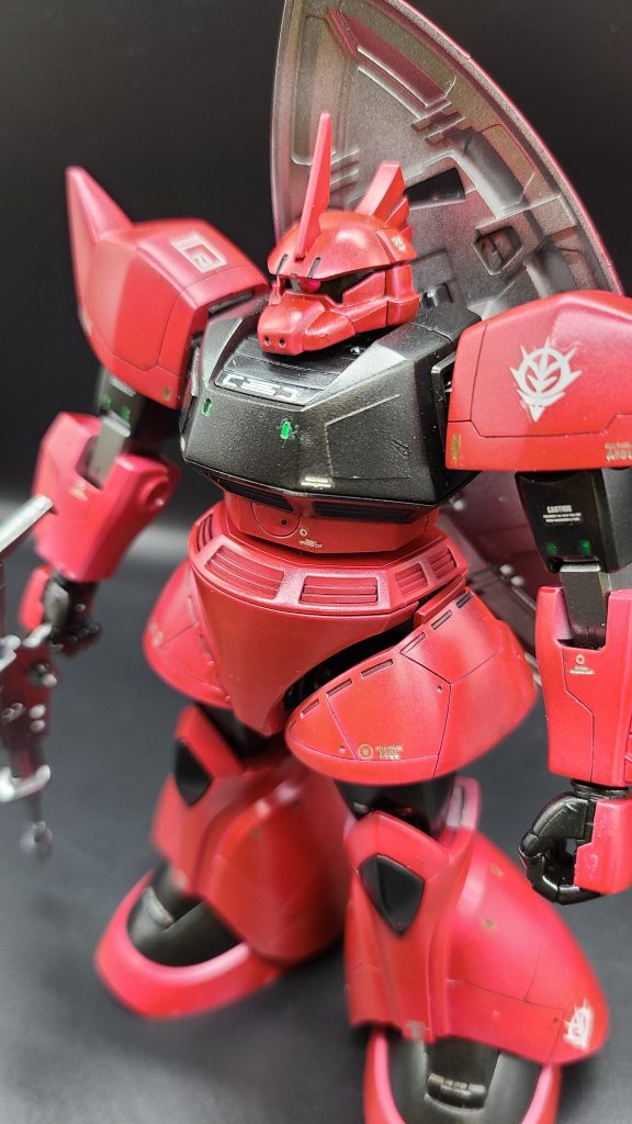 胸部、肩部にはプラ板、スジボリを少しだけ追加(^-^;