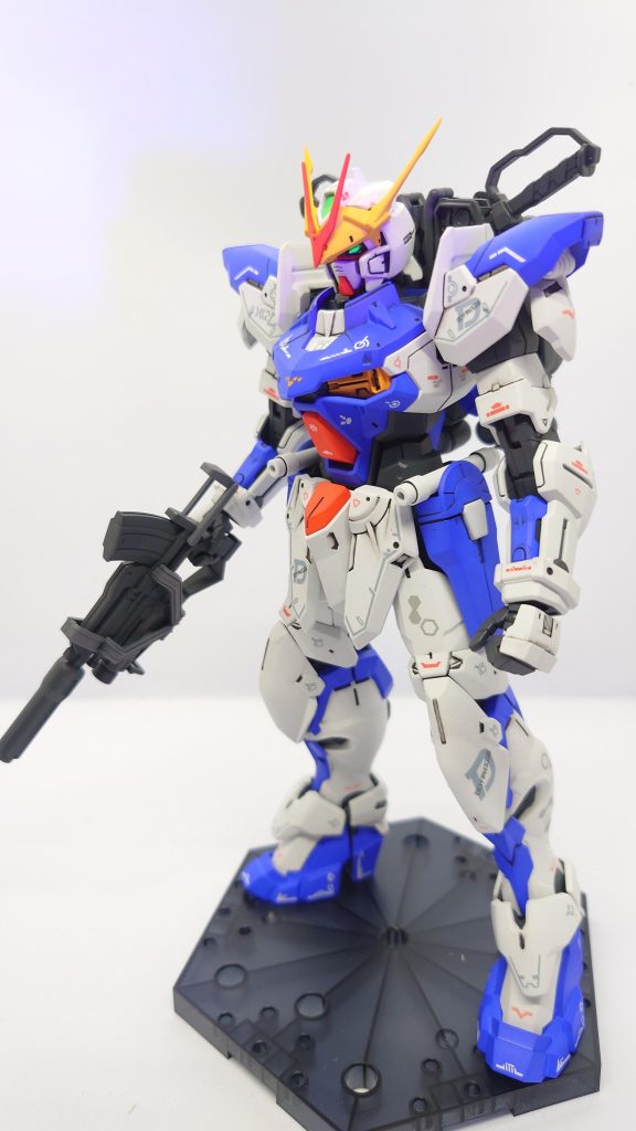 白　ニートラルホワイト青　コバルトヴァイオレット赤　フレイムレッド黄　マンダリンイエロー内部フレームとか　メカサフスーパーヘビィとメカサフヘビィ