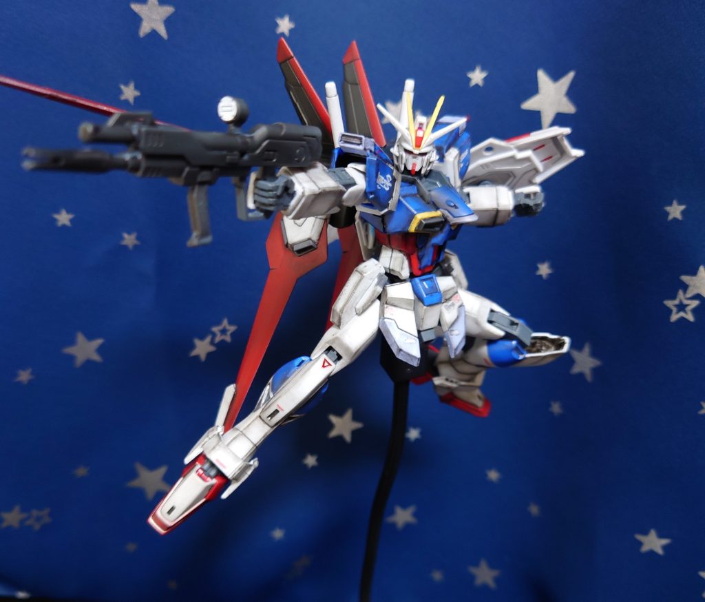 ボックスにあった種ポーズたまにはオーソドックスにライフルを持たせたポージングをしたかったのですがやはり剣のほうが映えます