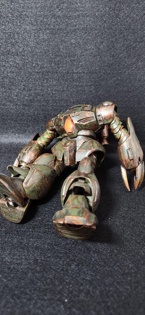 流石に休ませて………実はコレの前にズゴックをボトムズのイプシロン仕様で作成しているのですが、いい感じに出来たからコイツもいけんじゃね？って突貫で汚しました。やり過ぎた感はある！イプシロン仕様はまた後日。したらな！