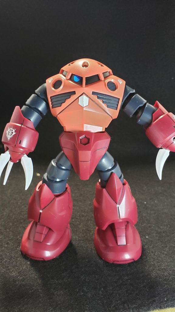 モノアイは、HIQパーツの円形メタリックシールで、色変更してみました。少しイメージ変わっていい感じ‼️