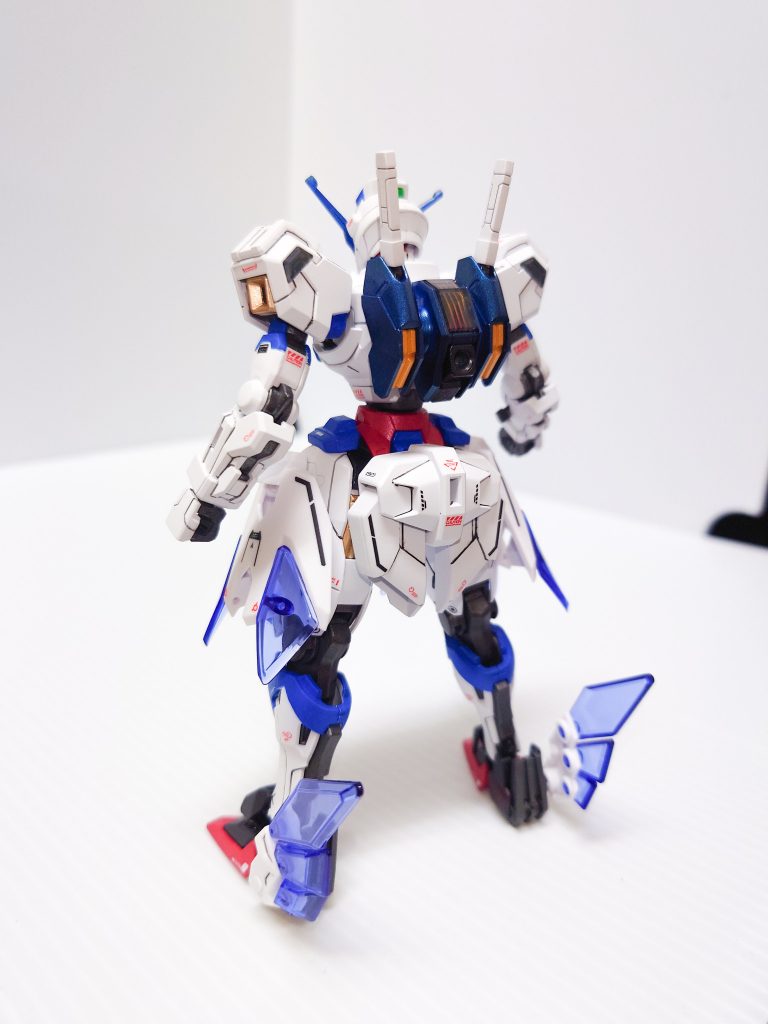 背面。バックパックはバリアブルロットライフルの取り回しにどうしても邪魔だったので、エアリアル（既に別色で塗装済み）のを拝借。個人的にはこっちのほうが好み。