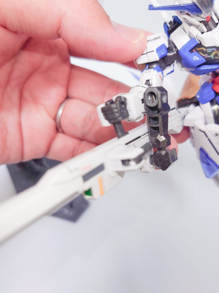 バリアブルウイングロットライフルはバックパックからの補助がないので、腕と直接取り付けられるようにしてみました。取り回しが凄い楽になるのでオススメです！