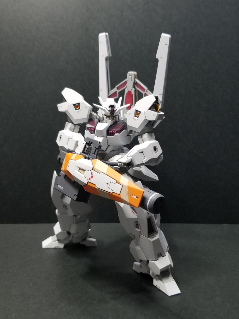 思ったよりポーズ取らせずらいです。足の接地にクセあるんですよね。腰だめはこの位が限界かな。( ・ω・)