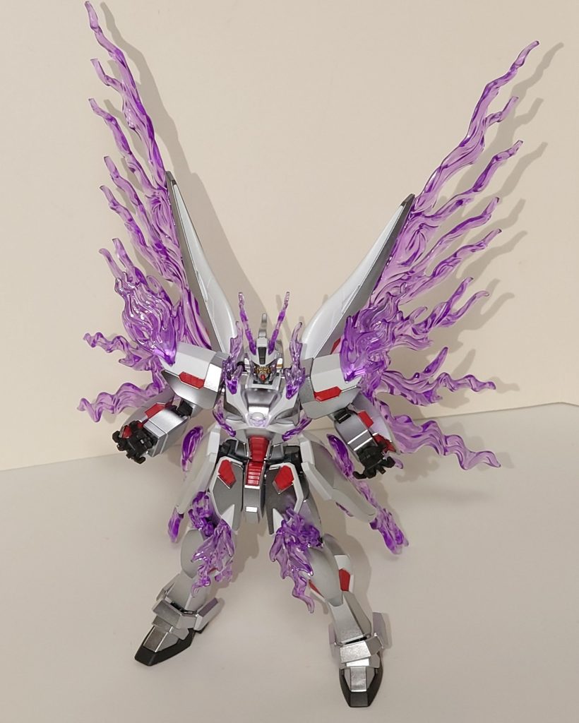 アオリで撮ると汚い壁紙が写るので全体像は上から。胸のドクロは蛍光ペンの紫を擦り付けてます。色々試したり調べたりしましたが、紫外線で発光する紫はZEBRAのOPTEX CAREって蛍光ペンだけでした。聞き慣れない名前かと思いますが、軸が黒い、よく売ってる普通の蛍光ペンです。