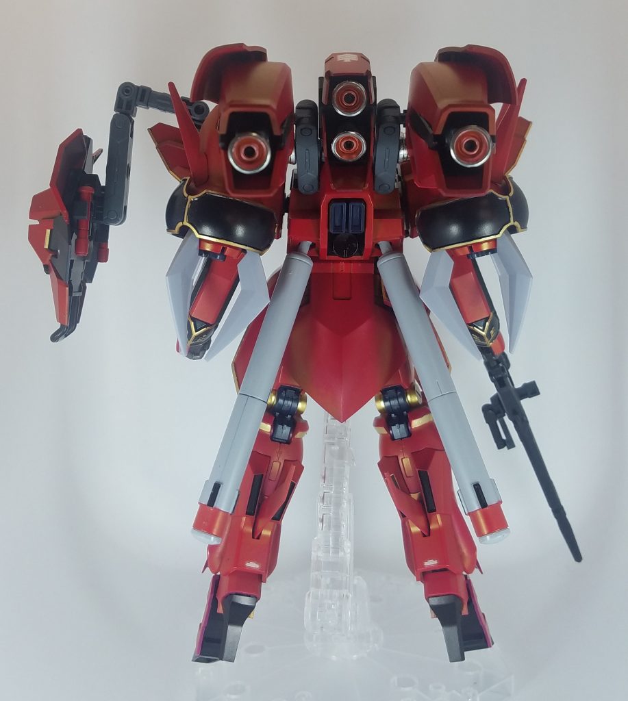 バックパック。インコムをバックパックに移植。「フロンタルはサイコジャマーとかいう小細工は使わないだろうな…」と思ったので、サイコジャマーはオミットし、シナンジュスタインのバーニアを移植しました。プロペラントタンクもシナンジュスタインのものに換装。重厚感が増した気がします。接続パーツはバトルアームズアームを使用してます。