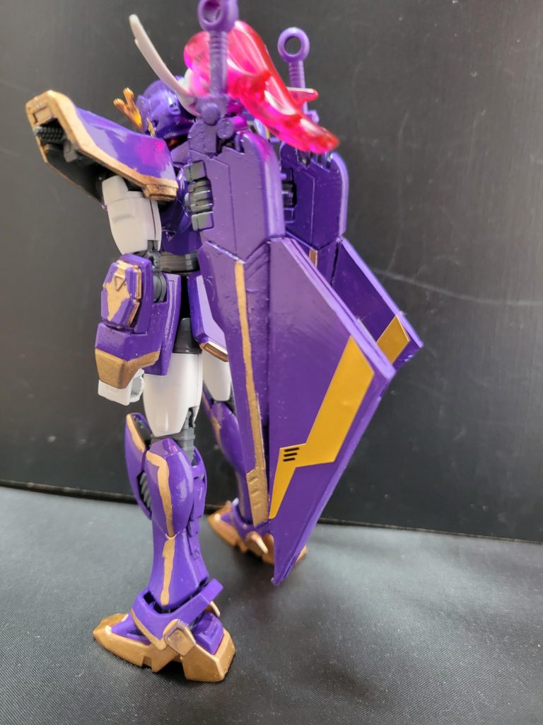 F9ノ1改のヴェスバーはクナイモードになるのでF91のヴェスバーにF9ノ1改のヴェスバーをくっ付けてプラ板で加工しました。取り外しが可能なのでクナイとして持てます。
