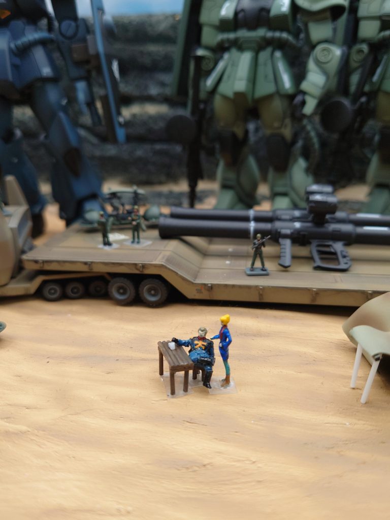 アップにするとボロが出ますが、パテでポーズを変えてラル様とハモン様の戦場の一時の安らぎみたいなものが表現しくて、老眼鏡を駆使して頑張ってみました。