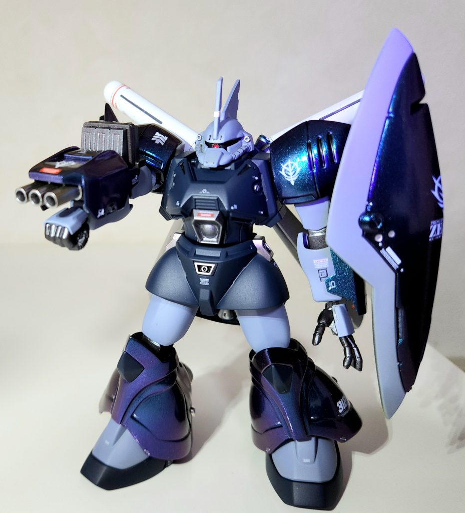 右腕に旧キットリゲルグのゲルググキャノン用ロケットランチャーを装備。