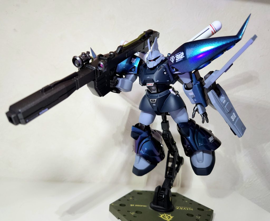 古いキットなので可動はトホホでポージングがなかなか決まらないですね。0083シリーズもリメイクしてほしいけど、今更無理でしょうね……