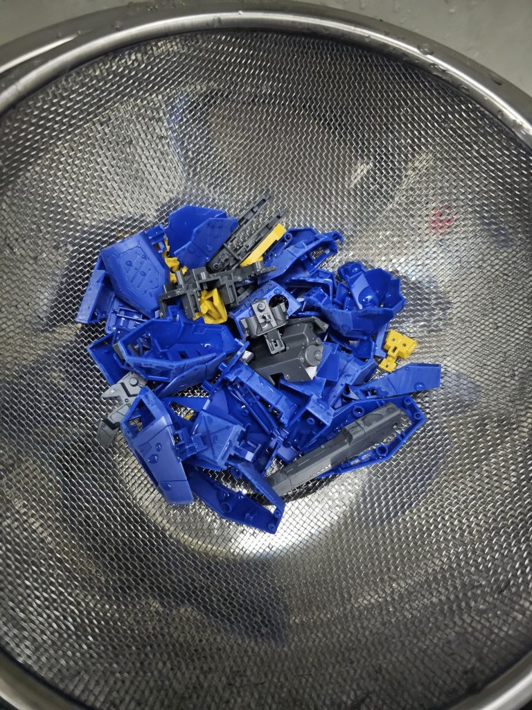 パーツ洗浄してたら1つ部品を流してしまいました…