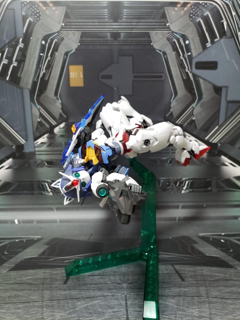 逃げれば1つ進めば2つゴハンが貰えるニャという事でアチェルビー type Bをエアリアルに換装させて戴きました。といってもアチェルビーパーツは頭部と胸部のみですが…てへぺろシェルユニットを活かすためで、決して手抜き工作でわ御座いません…かにゃ?