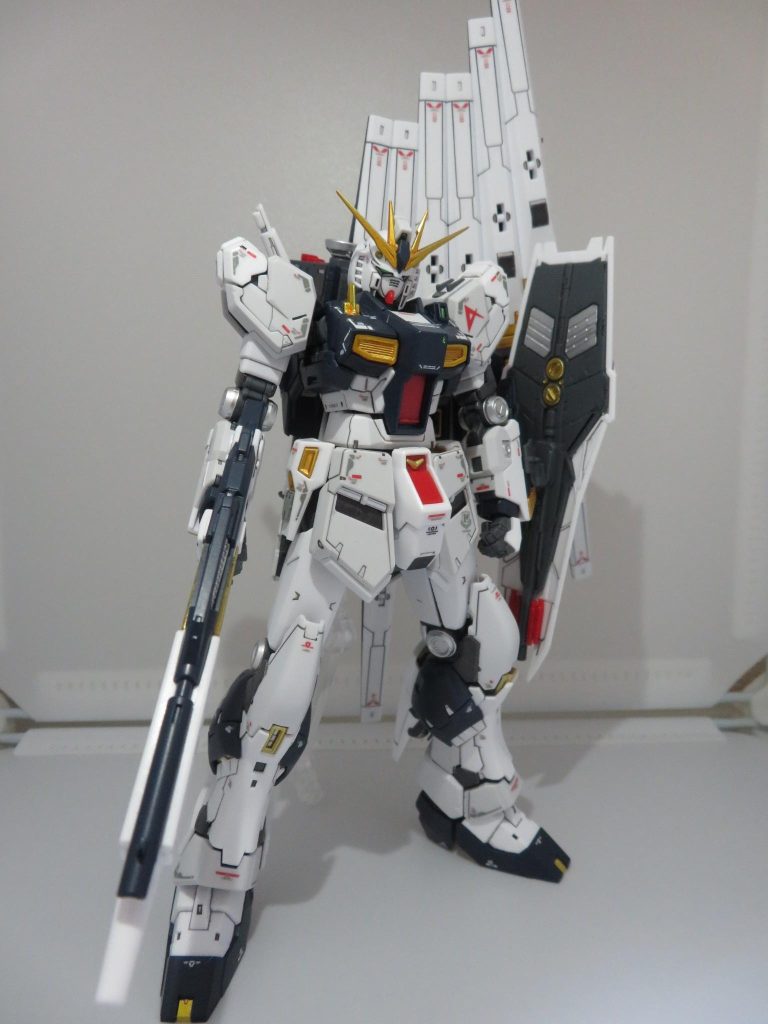 フィンファンネルが重くて、自立が難しいので、つっかえ棒で支えています