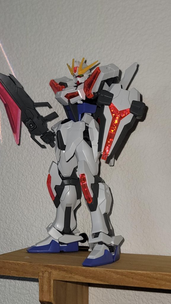 額のクリアパーツにはホログラムシール貼れませんでした！胸部は光が入りにくいようで反射がいまいちですね～