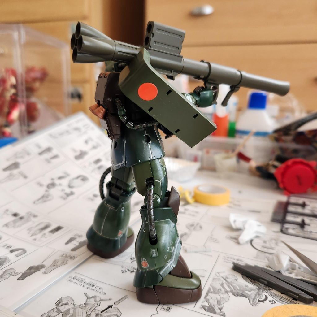 バズーカ以外は久しぶりの筆塗りです。