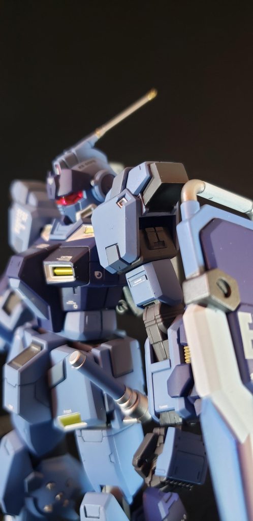 ピンぼけしてますがアンテナとふくらはぎのモールドを市販のディテールアップパーツに変更