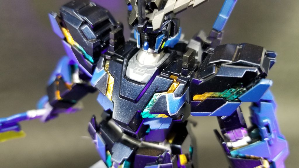 他にもラップ塗装に挑戦。サイコフレームの部分を、我楽苦多細胞に侵食されてまがまがしい感じにしたかったんてだけど、どうですかね？