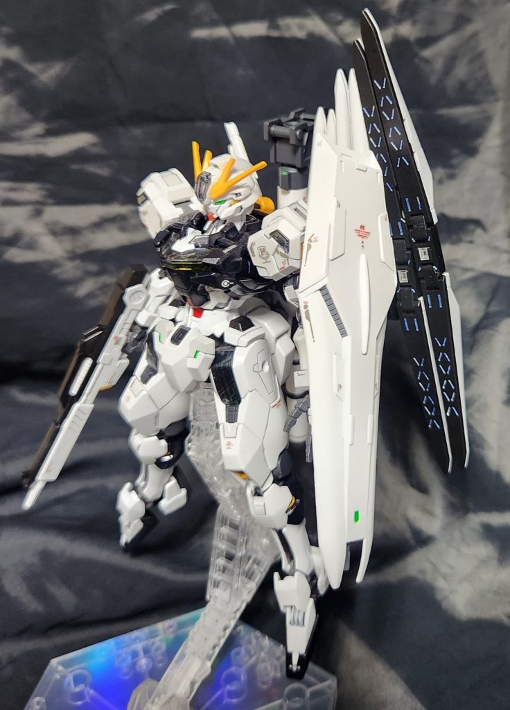 シールドとライフルをEGから流用し、デカールはRGの物を使用しました。