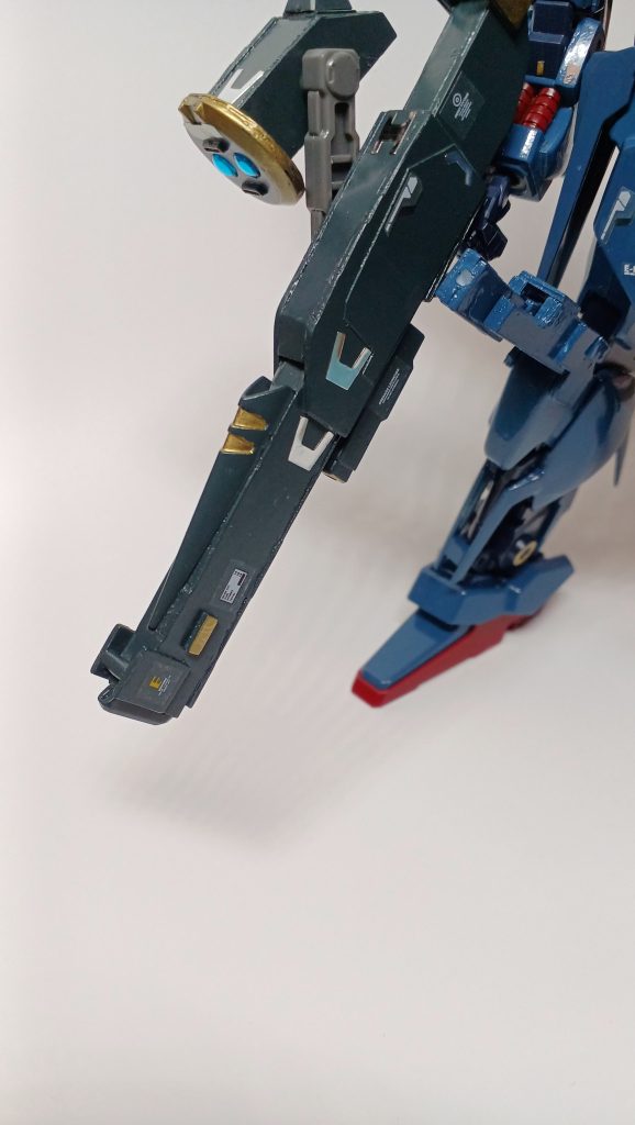 武装紹介ヘビースマートガン一発で高火力のビーム砲を発射できる 相手に重い一撃を与えることが可能