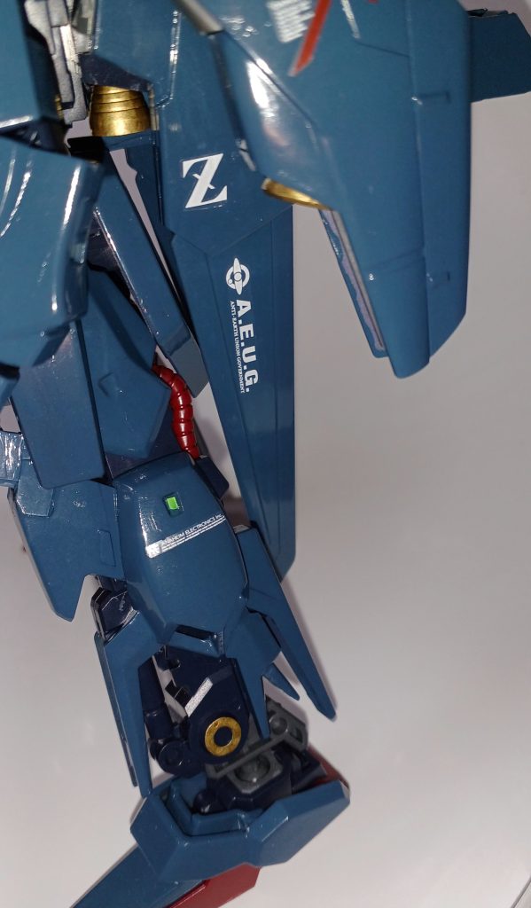 今回は水転写ではなく、MGゼータについてきたドライデカールを使用しました!初めて使用しましたがなんとか成功して良かったです!