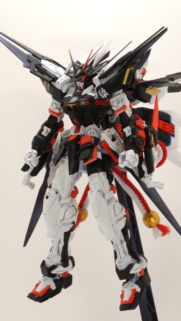 全体写真腰に付けた叶結び江戸打ち紐がお気に入りです(台座で見えづらくなってるけど)膝の足跡もいいアクセントかなとフロントスカートにプラ板をくっつけてミオちゃんのスカートをイメージ!(初めてのプラ板活用)