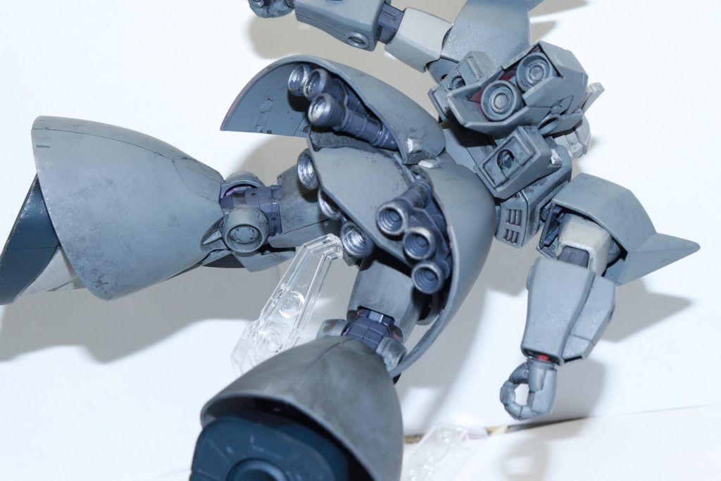 バックパックには他のものよりも大型のバーニアが設置され, 特に推進剤の消費が激しいためプロペラントタンクが増設できる構造になっている