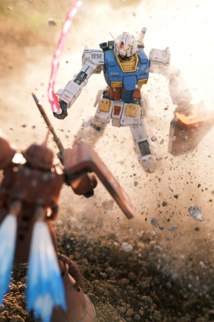 ↑飛び掛かるガンダム。これはかなりいい感じで撮れたんじゃないでしょうか。